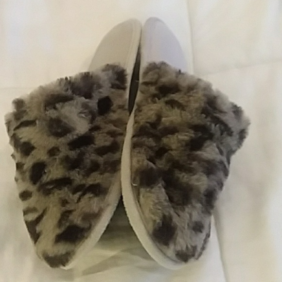 House shoes - Picture 2 of 3